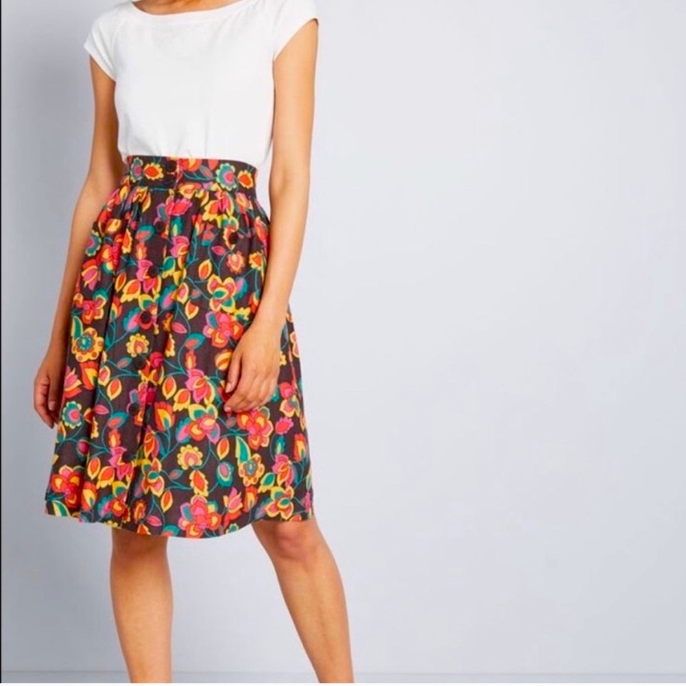 ModCloth Floral Button-front Skirt size M